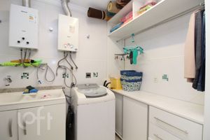 Image 33 - 737369