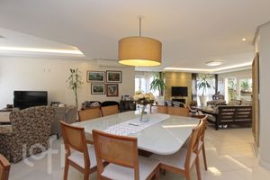 Image 13 - 737369