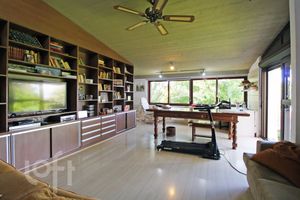 Image 4 - 737392