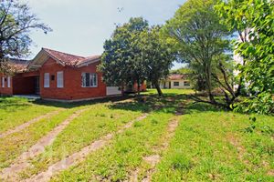 Image 10 - 737395