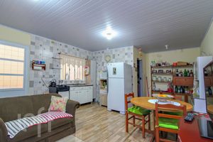 Image 21 - 737421