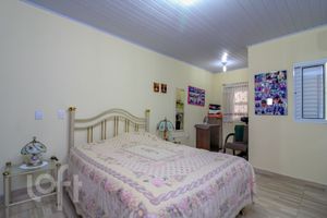 Image 24 - 737421