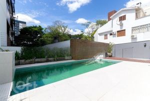 Image 19 - 737430