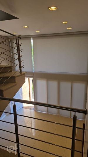 Image 19 - 737469