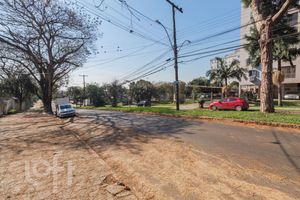 Image 37 - 737507