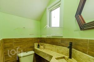 Image 4 - 737519