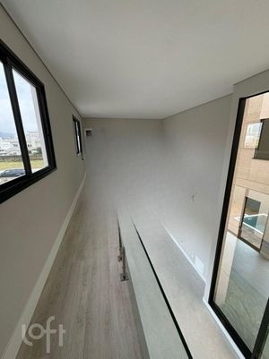 Image 9 - 737533