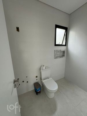 Image 19 - 737533
