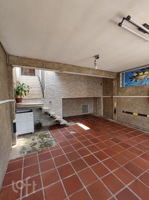 Image 19 - 738097