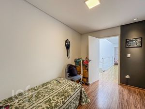 Image 24 - 738570