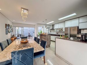 Image 6 - 738570