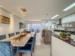 Image 10 - 738570