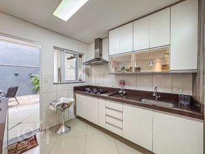 Image 11 - 738570