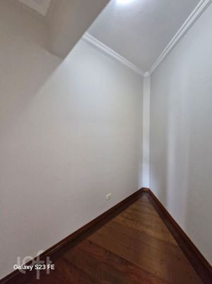 Image 19 - 738600