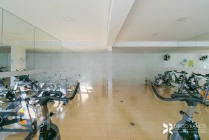 Image 33 - 739049