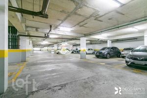 Image 38 - 739049