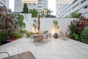Image 17 - 739395