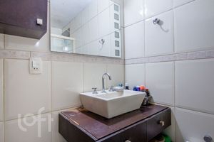 Image 4 - 739395