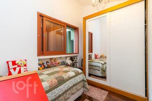 Image 34 - 739490