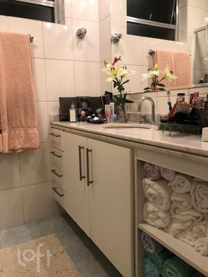 Image 24 - 739587