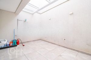 Image 32 - 740333