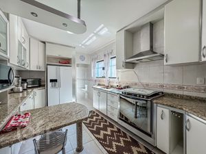 Image 10 - 740617