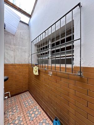 Image 6 - 740632