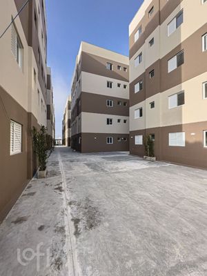 Image 12 - 740677