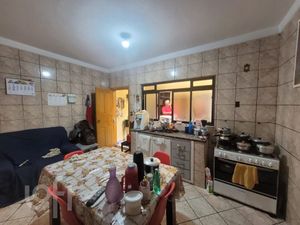 Image 24 - 740931