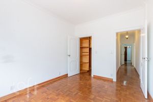 Image 30 - 741537