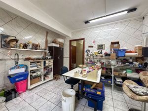 Image 2 - 742031