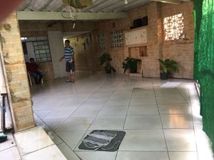 Image 8 - 742303
