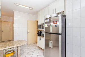 Image 4 - 743912