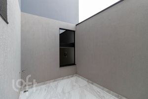 Image 4 - 743935