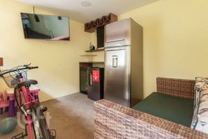 Image 19 - 744441