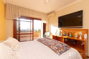 Image 9 - 744578