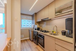 Image 9 - 744605