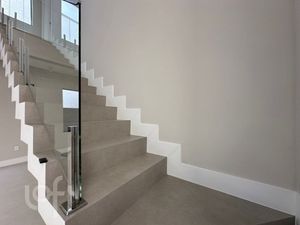 Image 17 - 744737