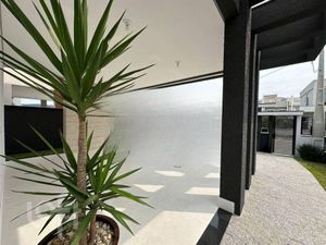 Image 5 - 744737