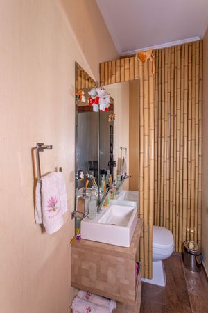 Image 9 - 744755