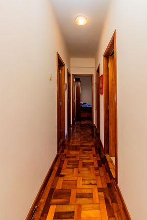 Image 8 - 744782