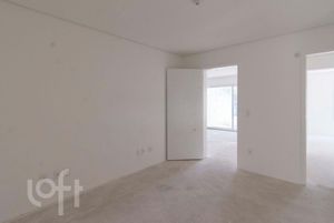Image 4 - 745142