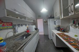Image 3 - 745310