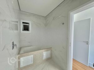 Image 11 - 745321