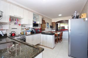 Image 1 - 745403