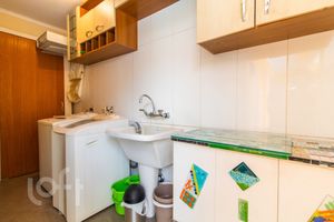 Image 35 - 745417