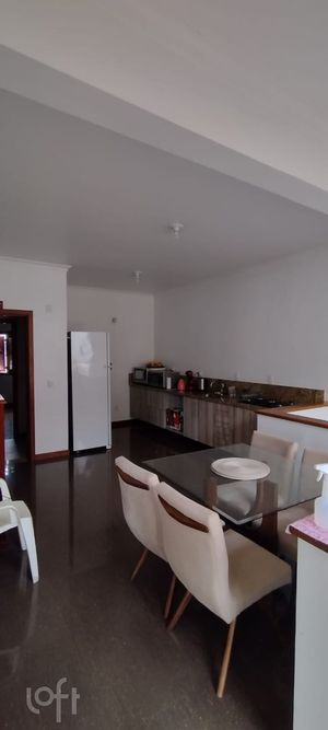 Image 6 - 745431