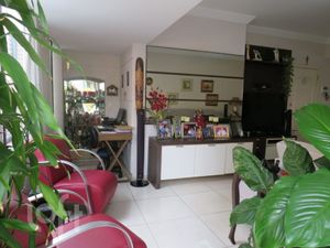 Image 6 - 745549