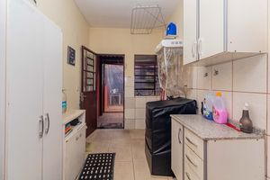 Image 31 - 745900