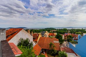 Image 1 - 745961